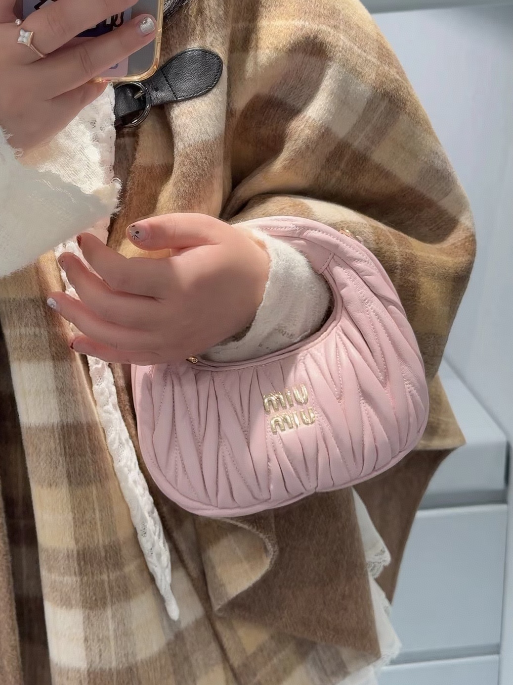 미우미우 완더 마테라세 나파 가죽 호보백 미니