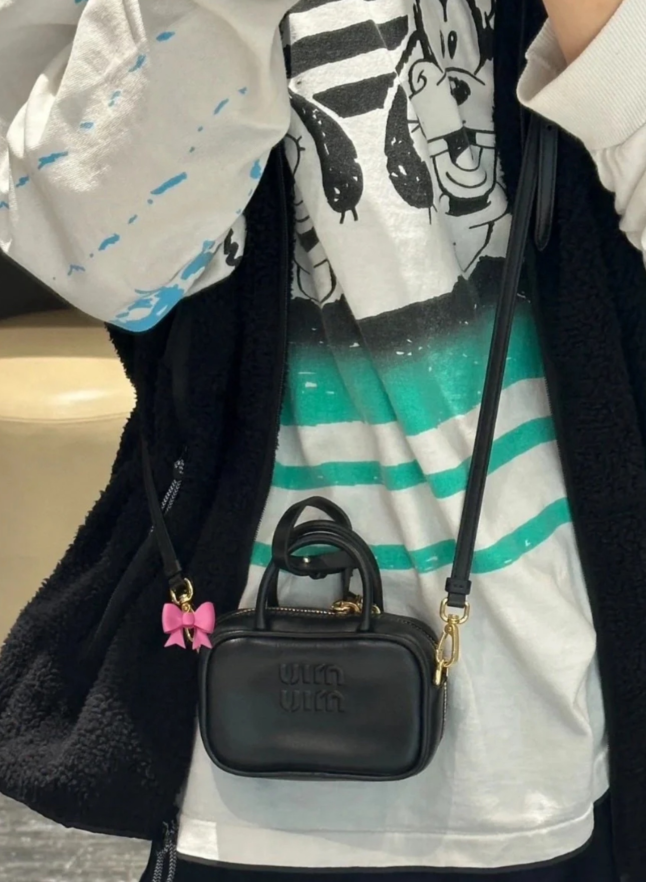 미우미우 레더 마이크로 보 백