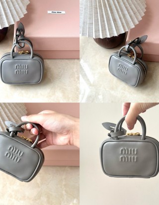 미우미우 레더 마이크로 보 백