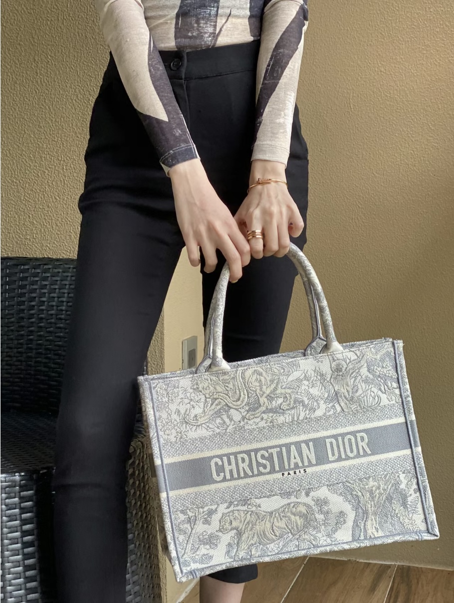 디올 북 토트 백 미디움