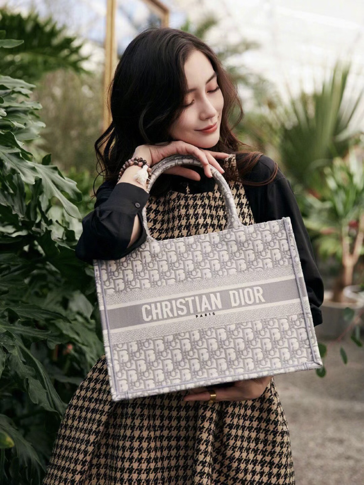 디올 북 토트 백 미디움