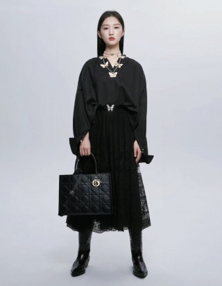 디올 북 토트백 미디움