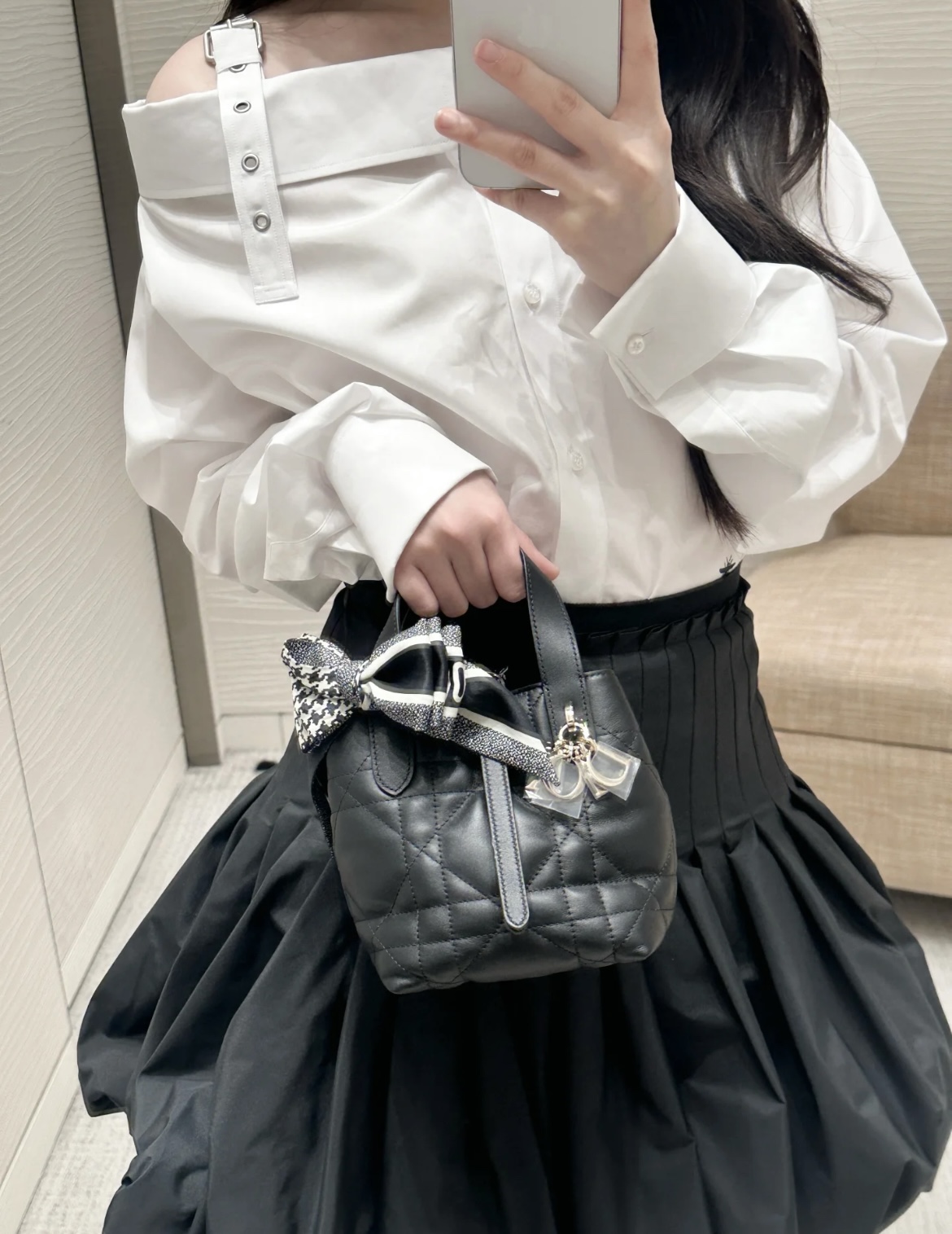 디올 뚜주흐 버티컬 토트백 스몰