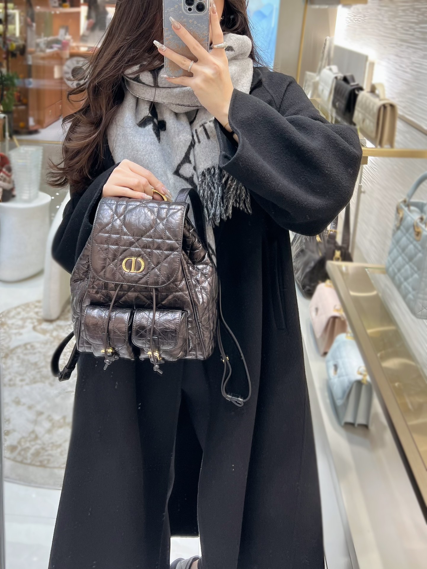 디올 카로 미디움 백팩