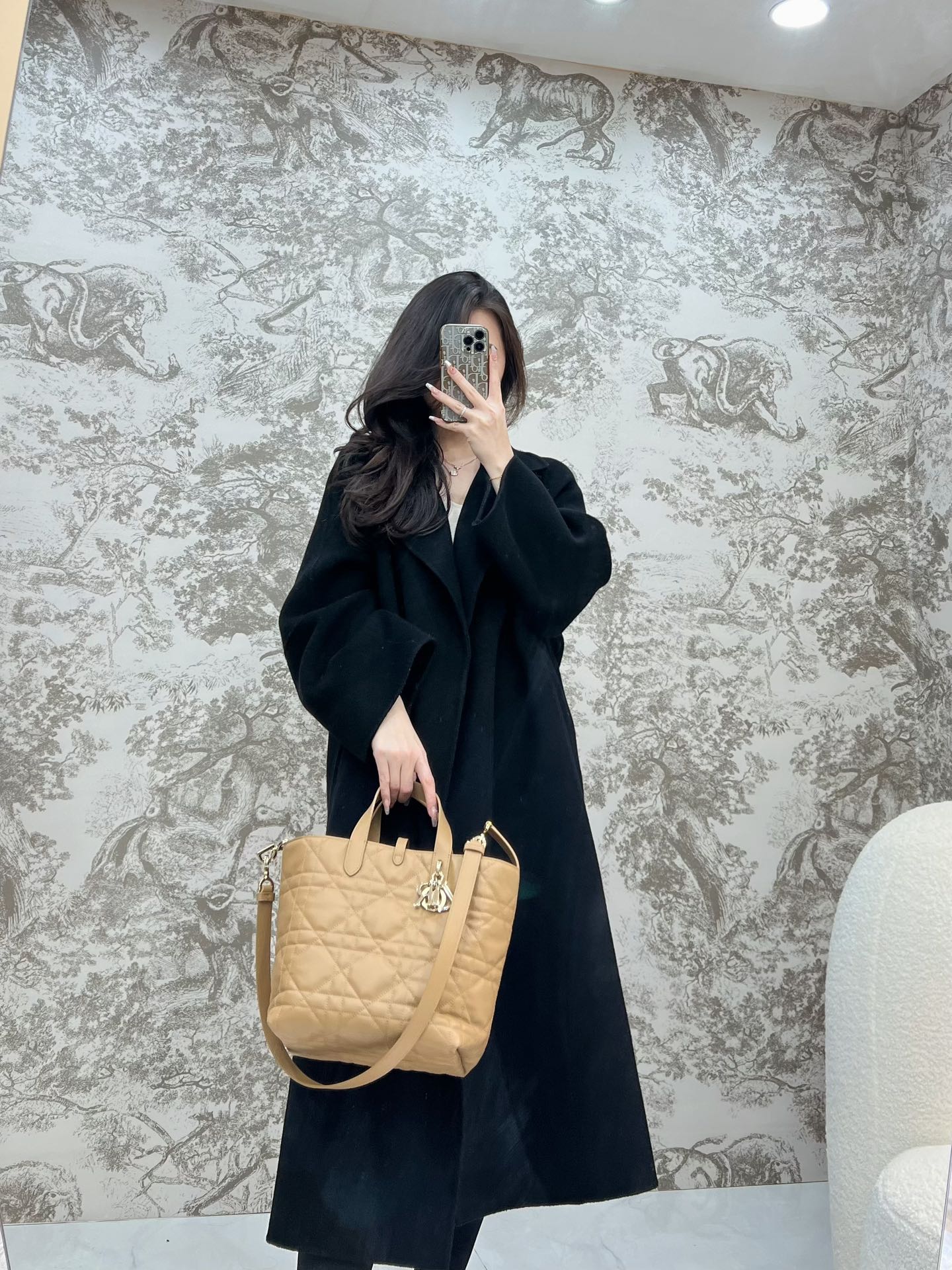 디올 뚜주흐 미디움 버티컬 토트 백