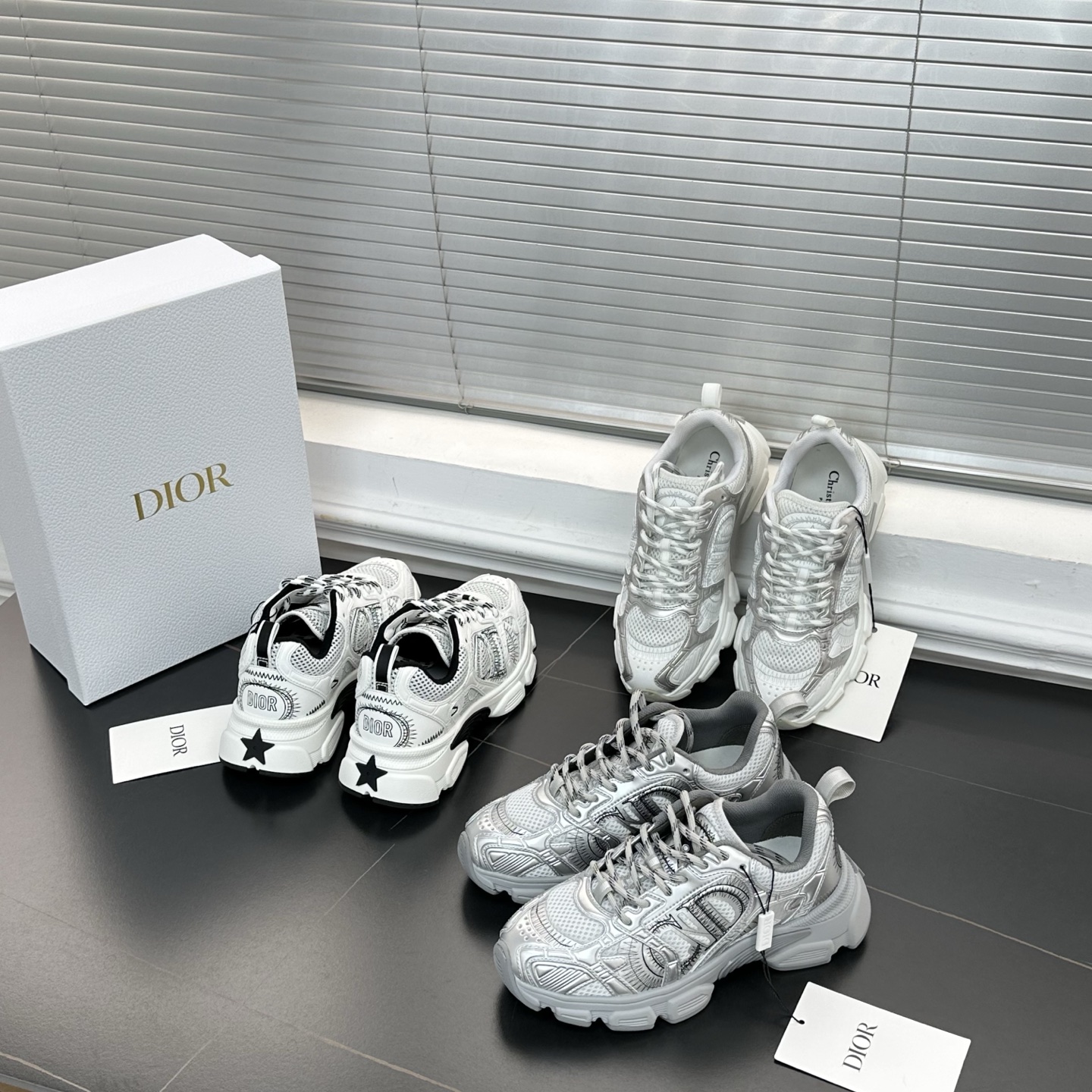디올 크로노 스니커즈