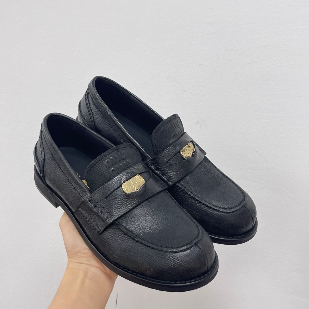 미우미우 레더 페니 로퍼