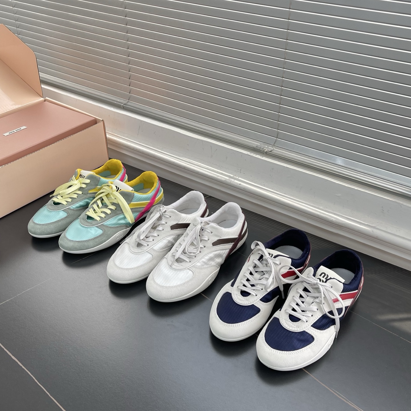 미우미우 김나지움 스니커즈