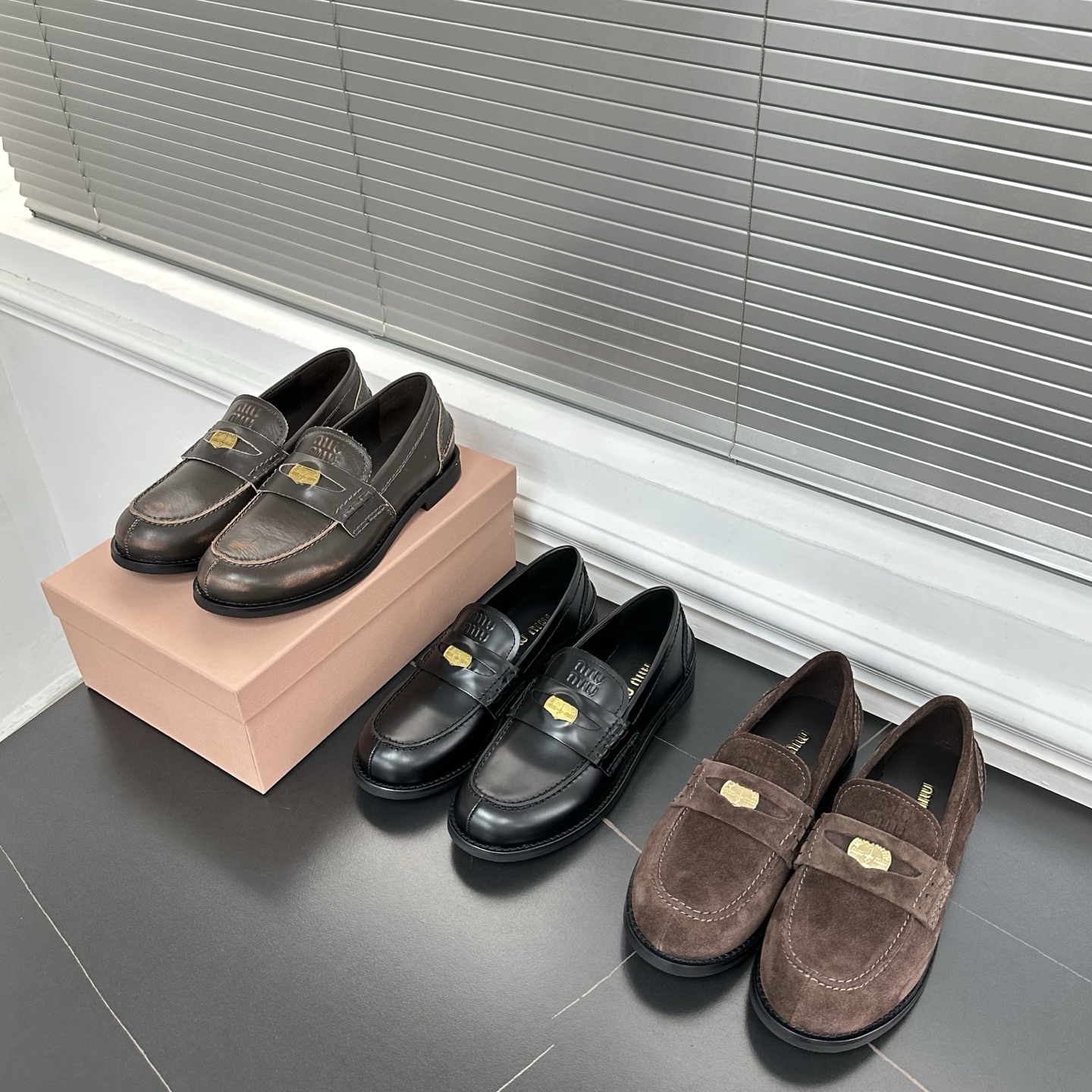 미우미우 레더 페니 로퍼