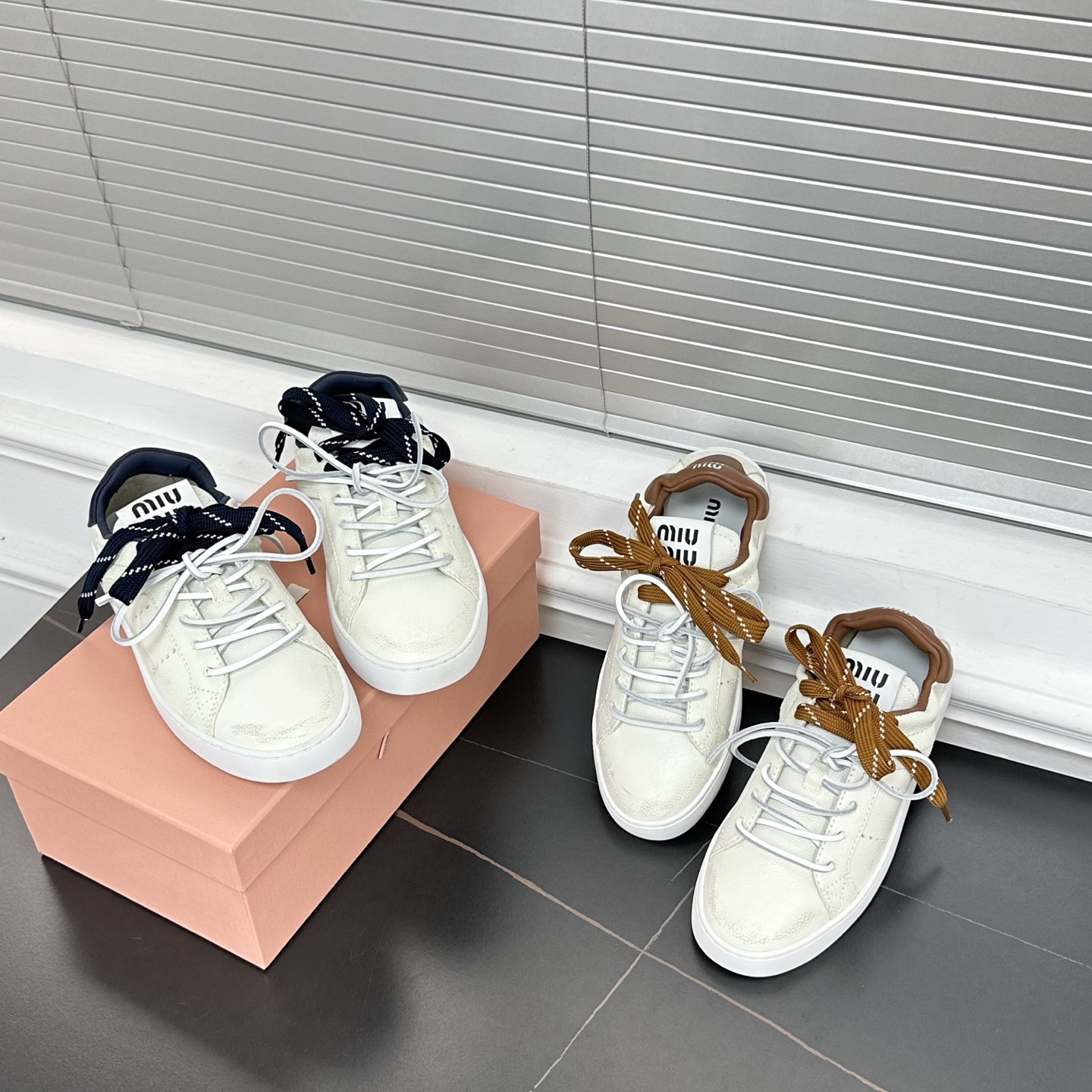 미우미우 데코 레더 스니커즈