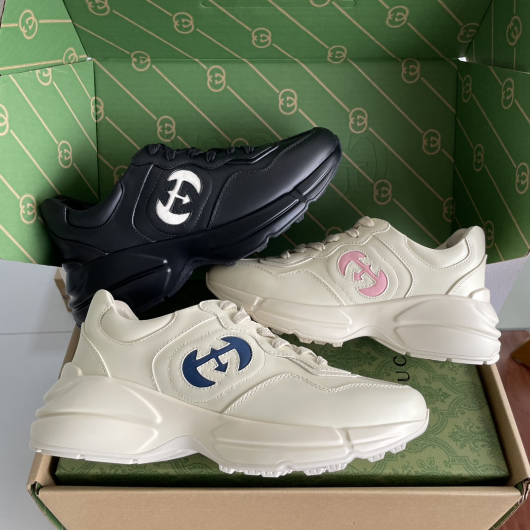 구찌 인터로킹 G 라이톤 스니커즈