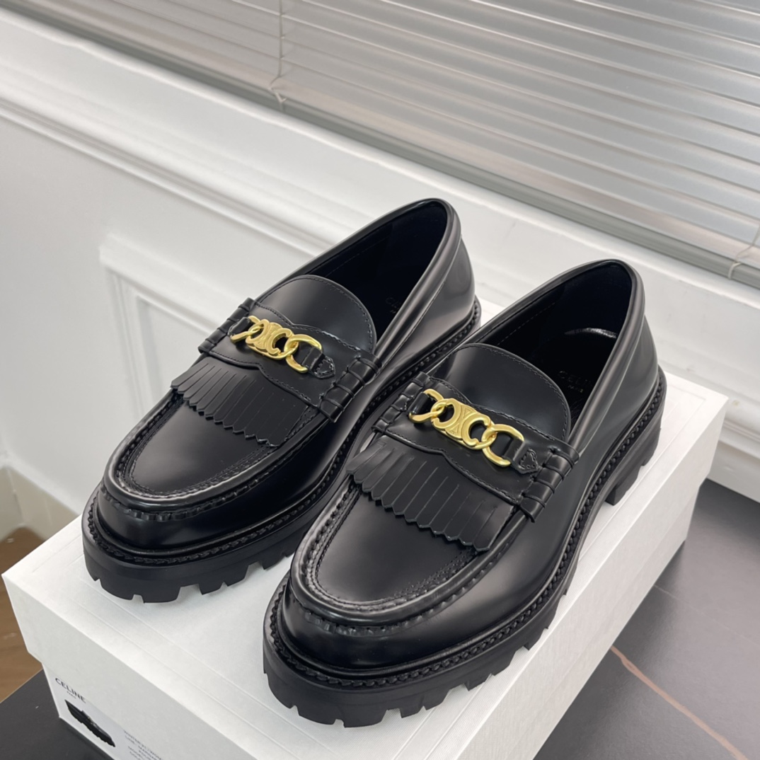 셀린느 마거릿 트리옹프 체인 로퍼