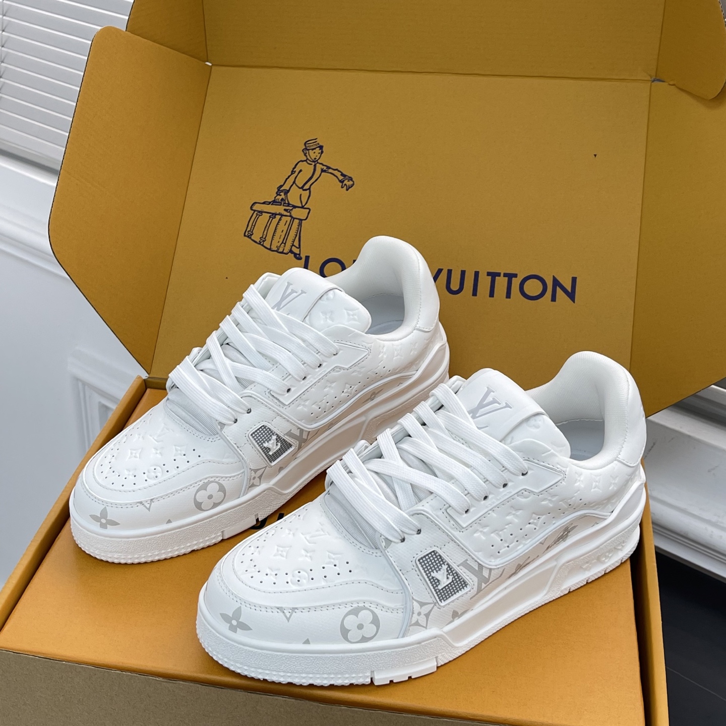 루이비통 트레이너 스니커즈