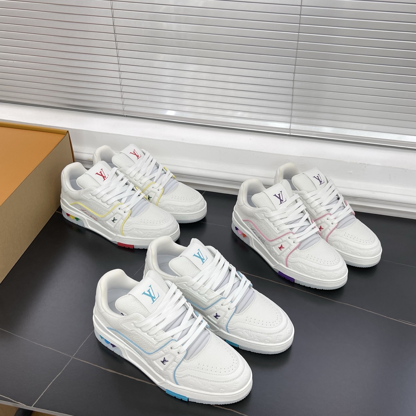 루이비통 트레이너 스니커즈