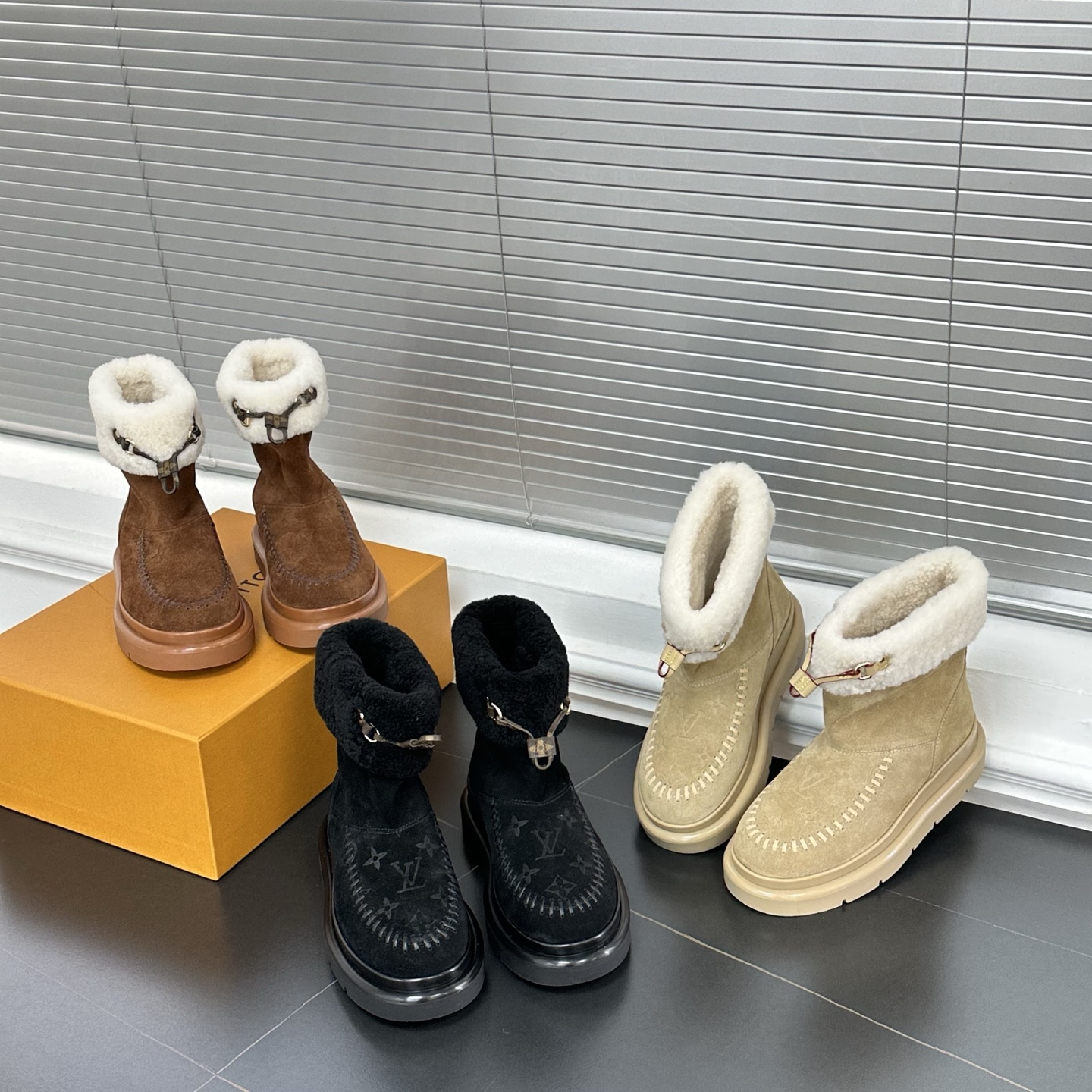 루이비통 코르티나 앵클 부츠