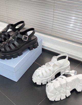 프라다 모놀리스 러버 샌들