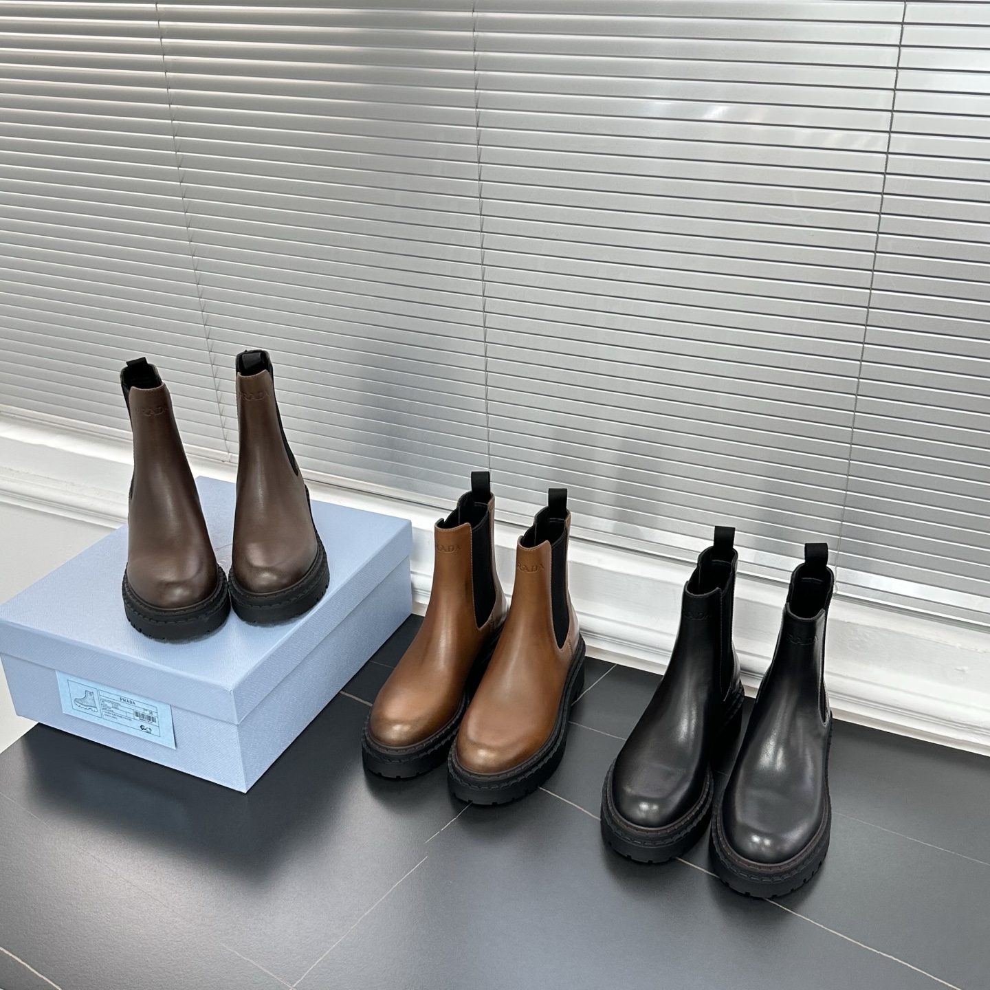 프라다 가죽 첼시 부츠