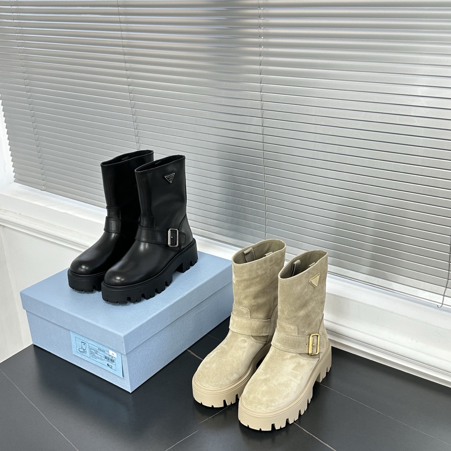 프라다 레더 부티