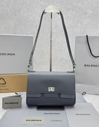 발렌시아가 벨 에어 플랩 백