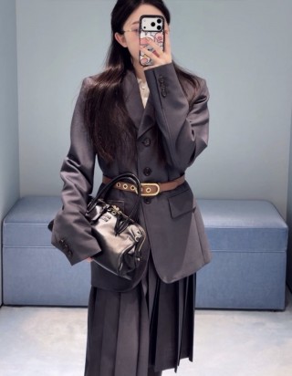 미우미우 카프리스 가죽 클러치