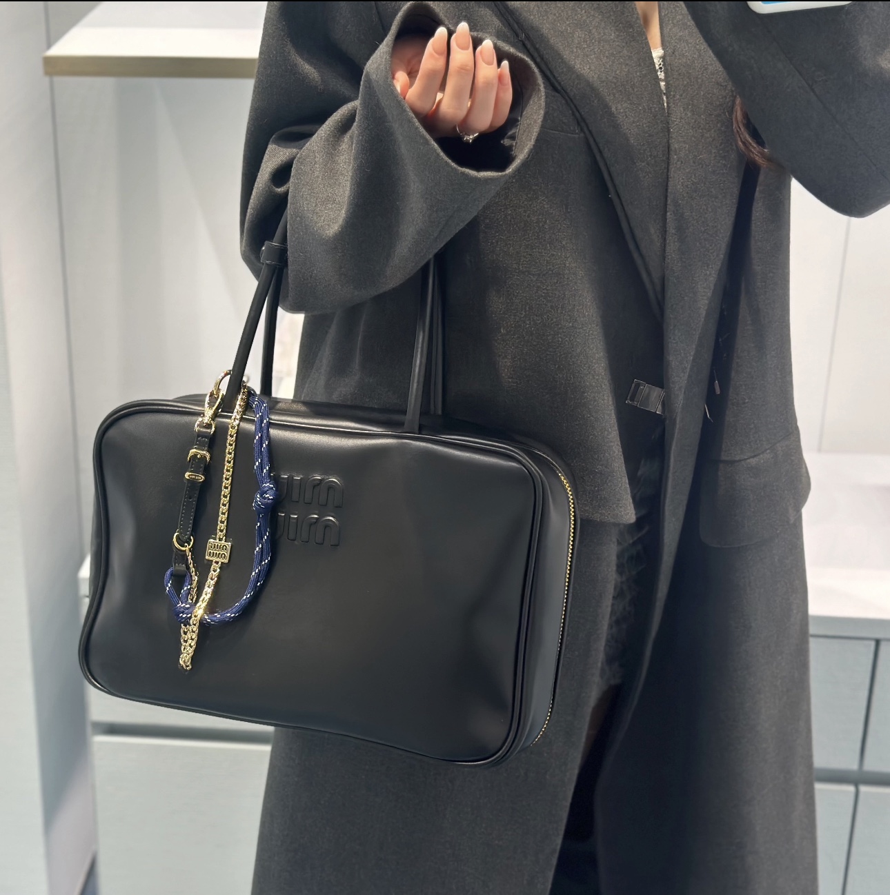 미우미우 보 백 미디움