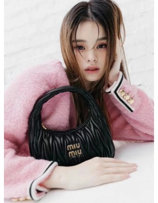미우미우 완더 마테라세 나파 가죽 호보 백 스몰