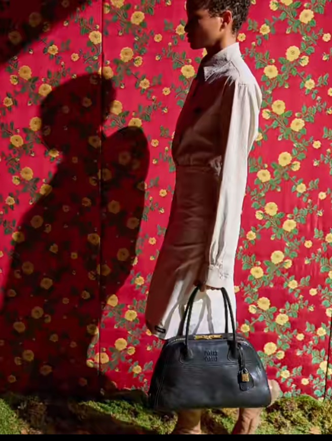 미우미우 비방 나파 가죽 백 스몰