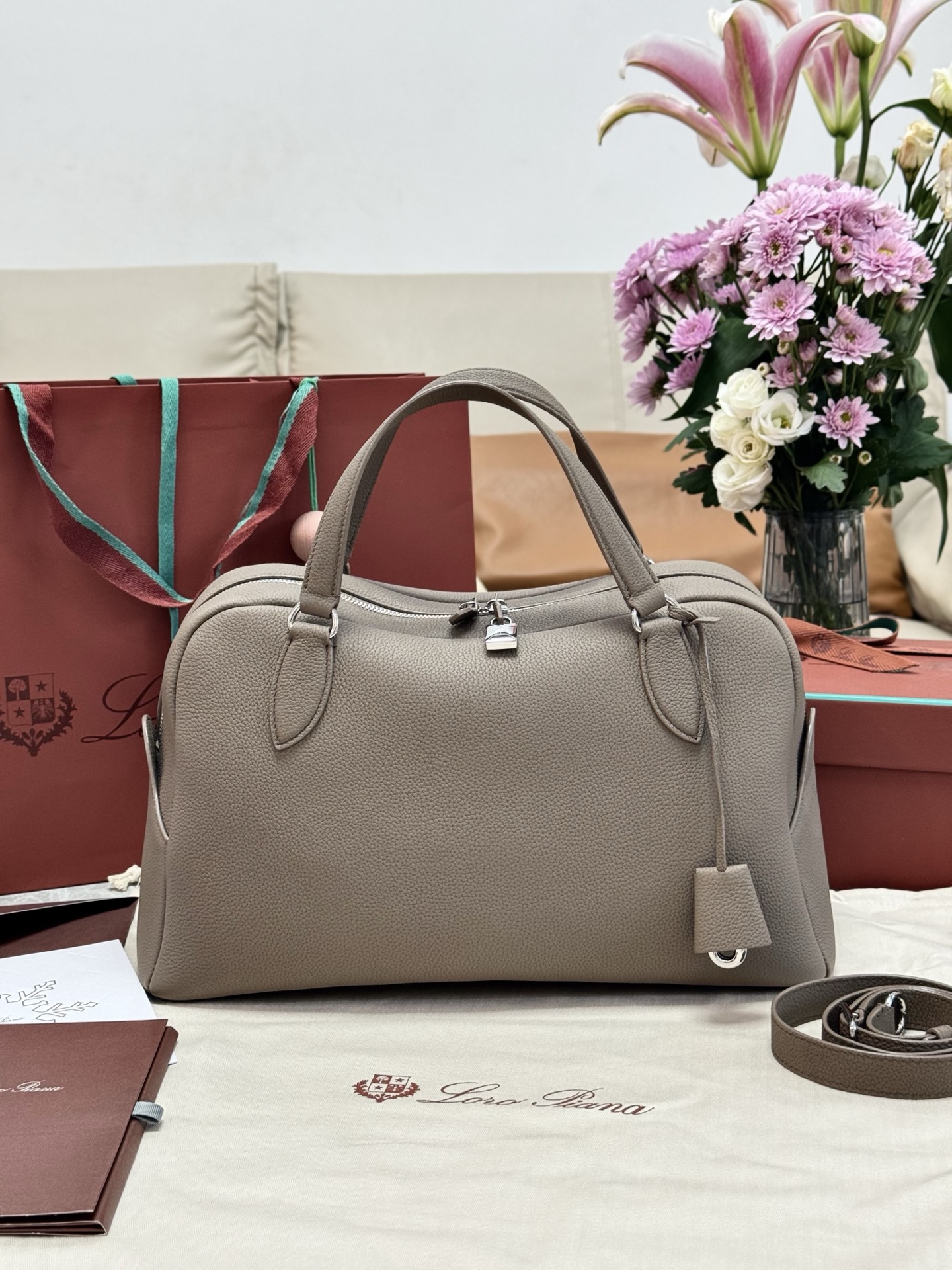 로로피아나 니들 백