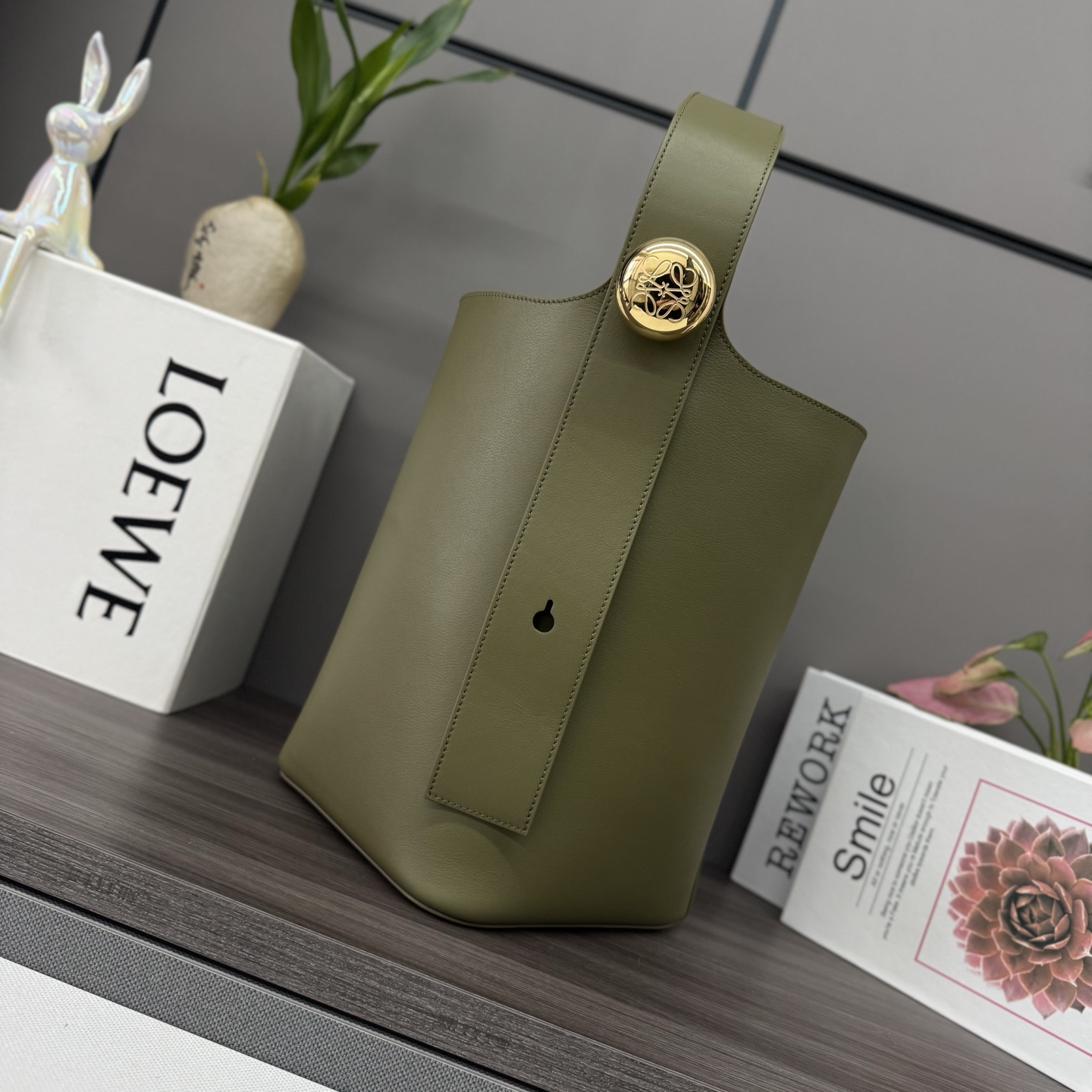 로에베 미니 페블 버킷 백 미디움