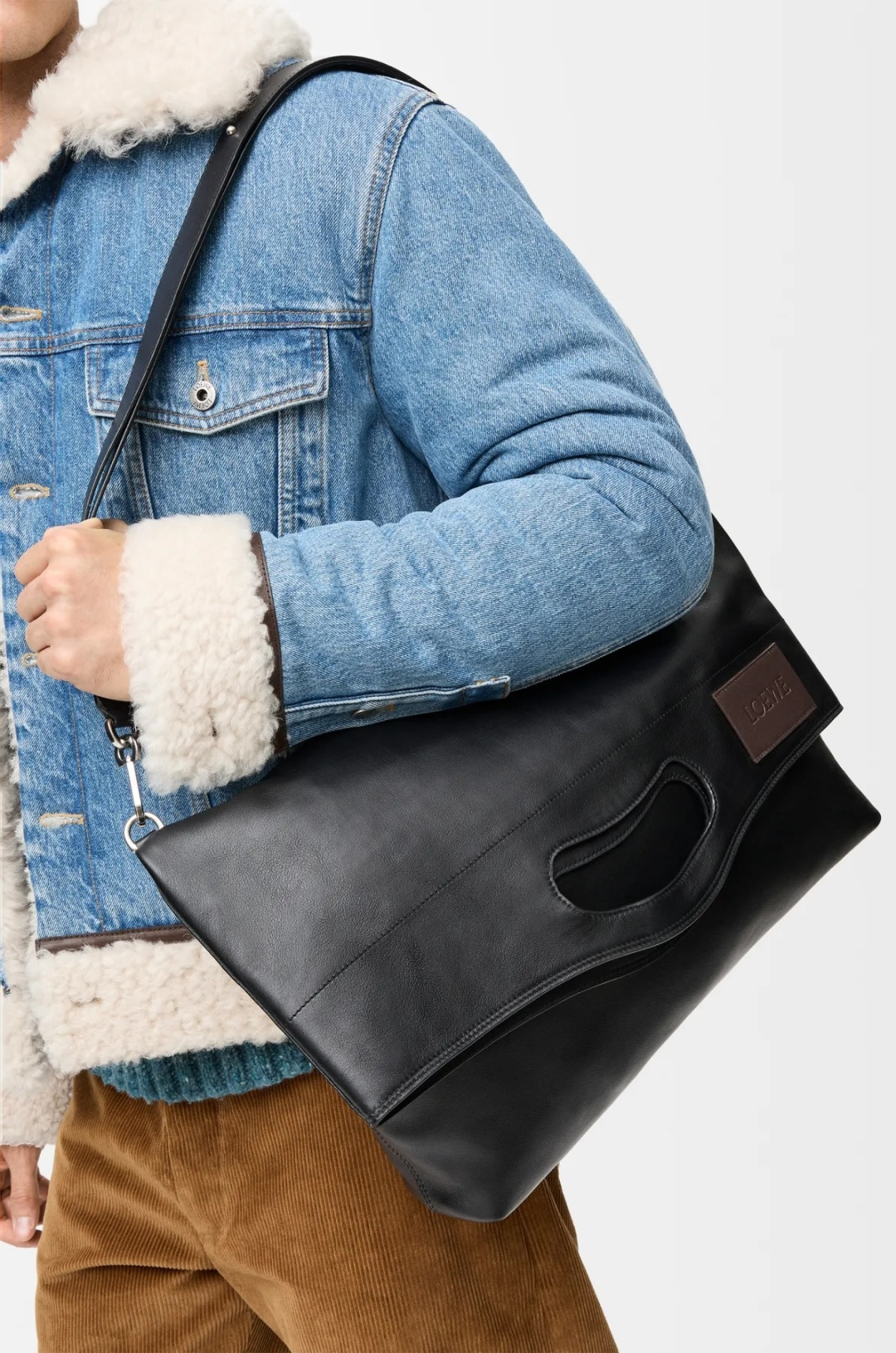 로에베 밥 폴드 토트 백