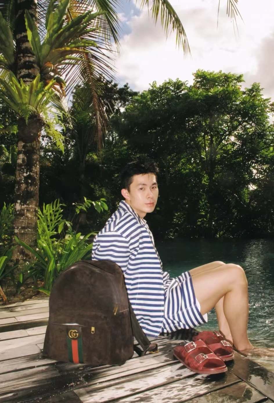 구찌 오피디아 GG 수프림 미디움 백팩